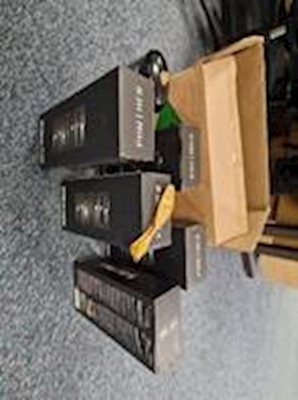 A group of black boxes

AI-generated content may be incorrect.