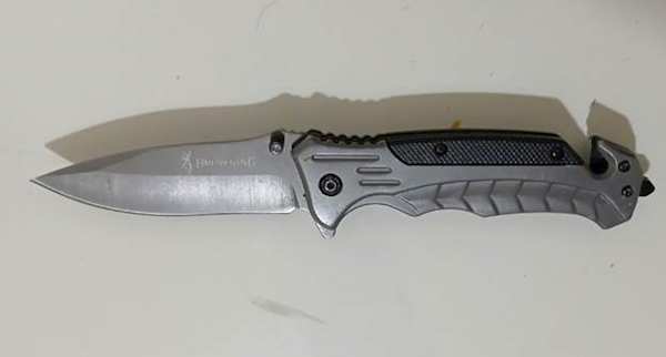 A knife on a white surface

AI-generated content may be incorrect.