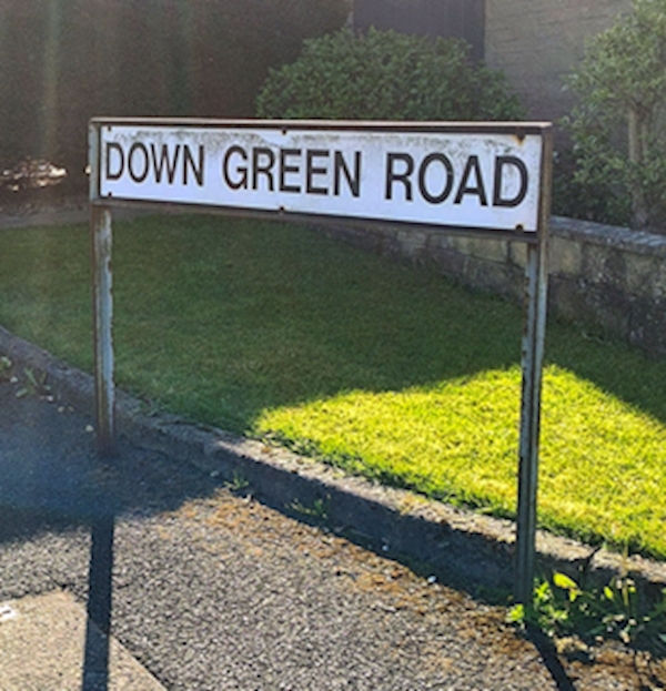 A sign on a sidewalk

AI-generated content may be incorrect.