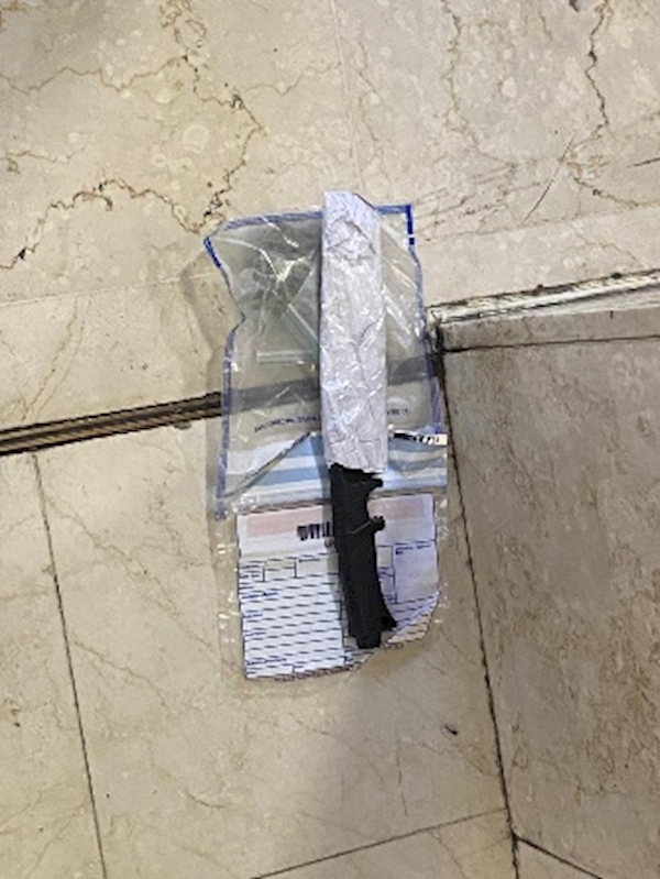 A knife in a plastic bag

AI-generated content may be incorrect.