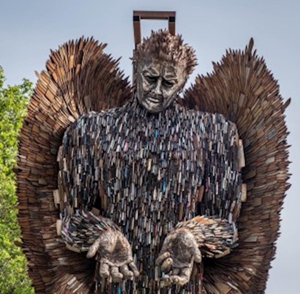 A statue of a person made of knives

AI-generated content may be incorrect.